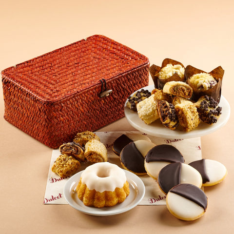 Old Fashioned Gourmet Wicker Basket